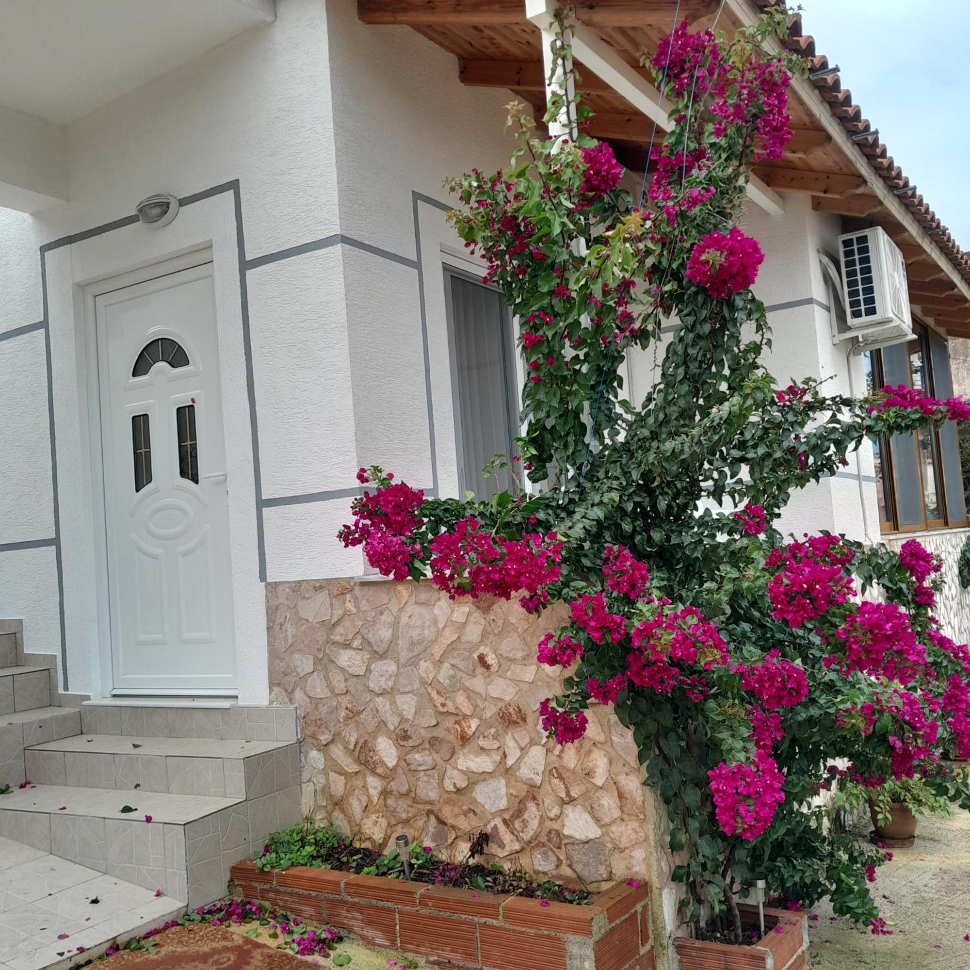 Denni'S Home Саранда Екстер'єр фото